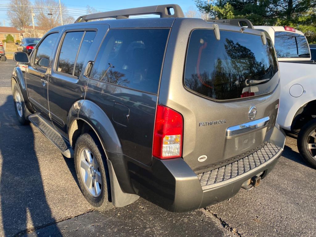 2008 Nissan Pathfinder LE's photo