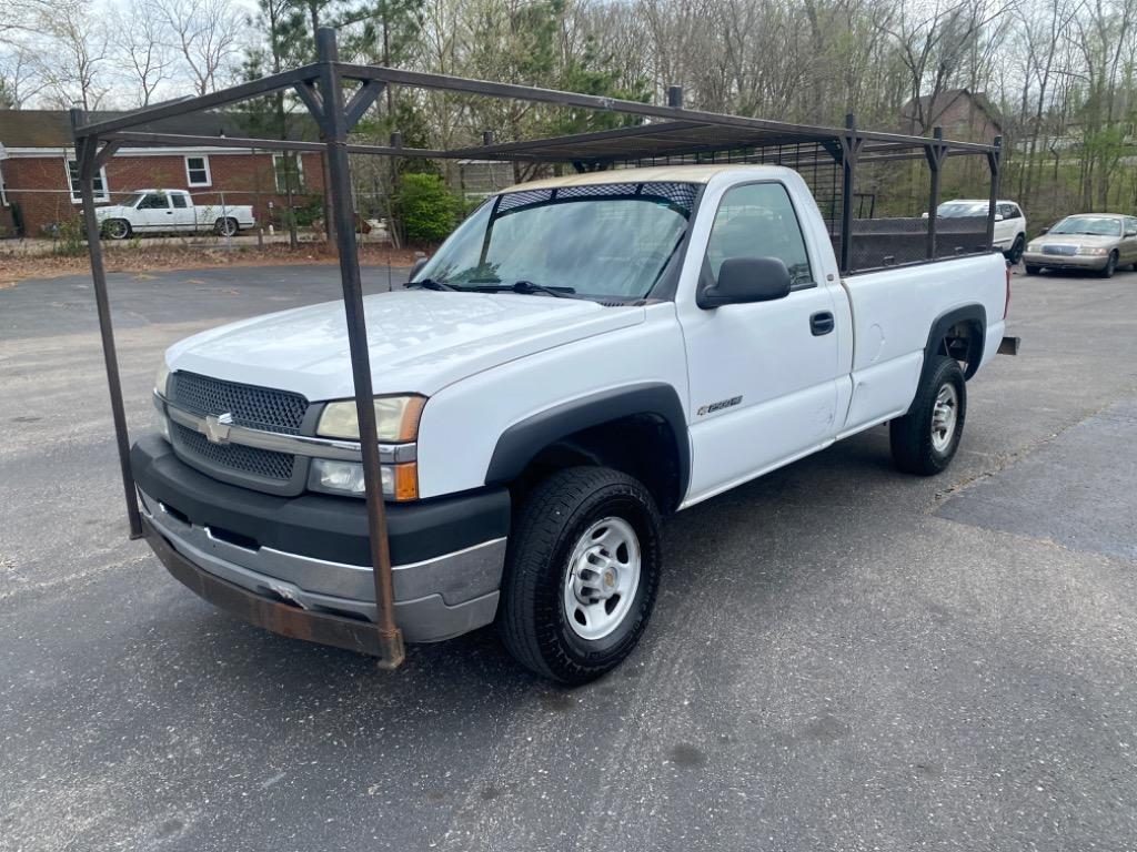 2003 Chevrolet Silverado HD's photo