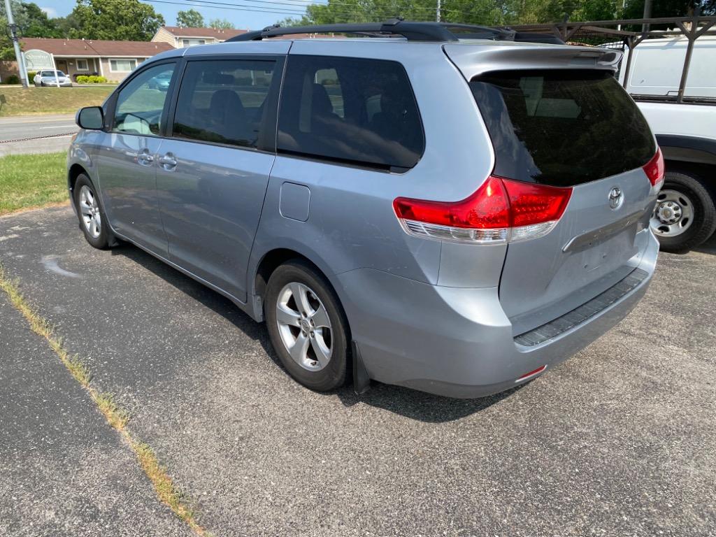 2014 Toyota Sienna LE V6 7-Passenger Mobility's photo